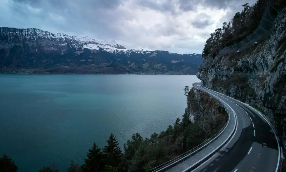 Rete autostradale svizzera: strade moderne, traffico scorrevole