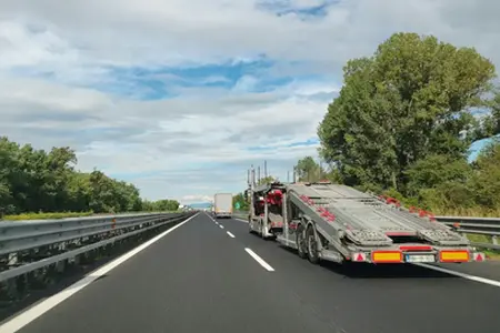Ausztriai autózás tudnivalói: autópálya matrica és közlekedési szabályok